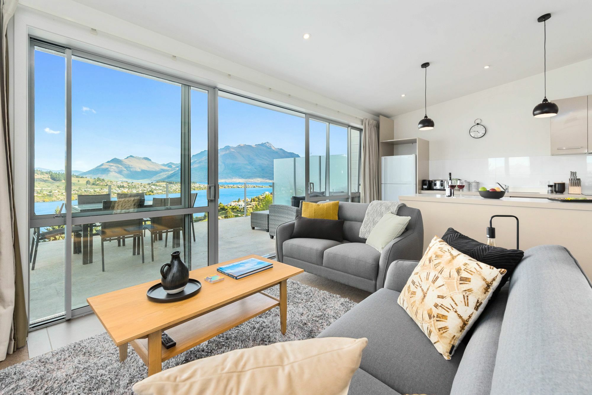 Contemporary Hilltop Abode Queenstown Extérieur photo